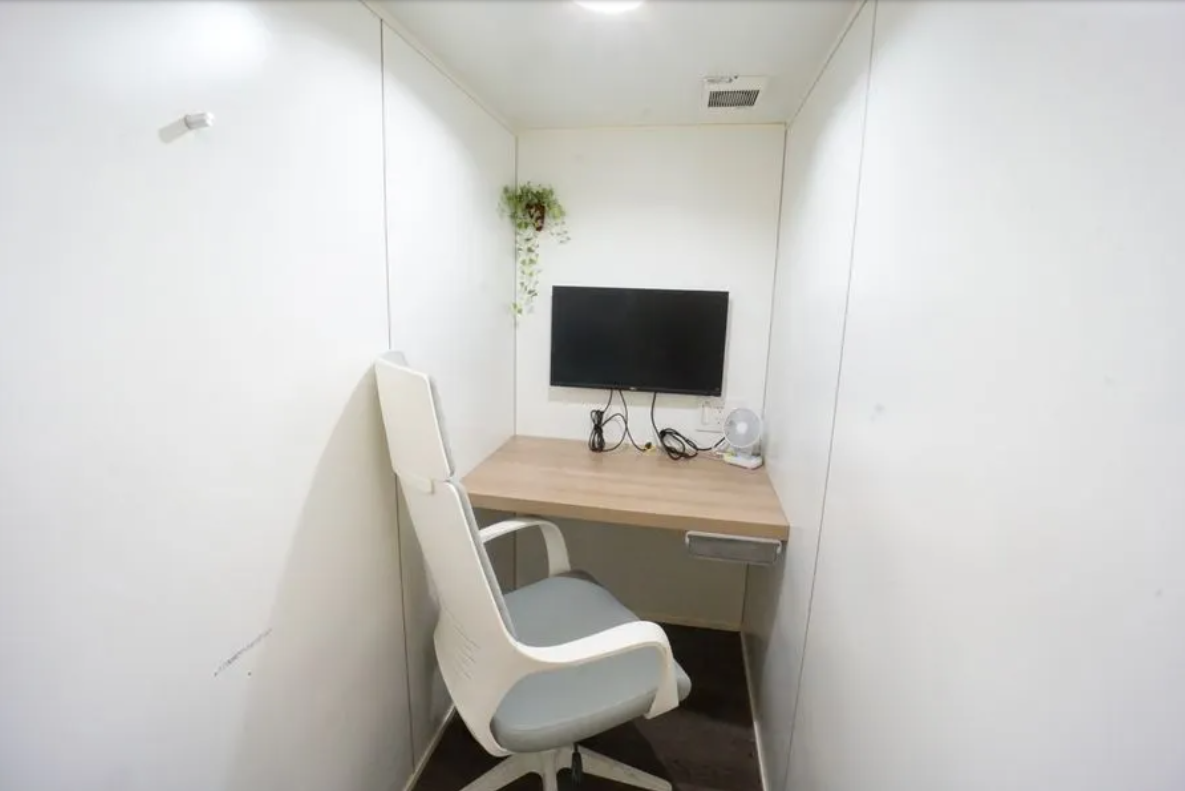 BIZ DESK 笹塚駅前