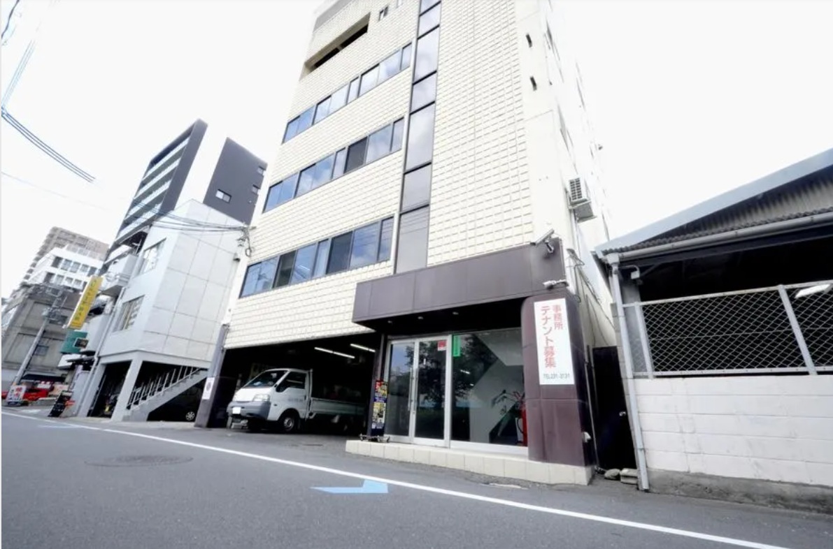 SpemaBOX_岡山駅東口